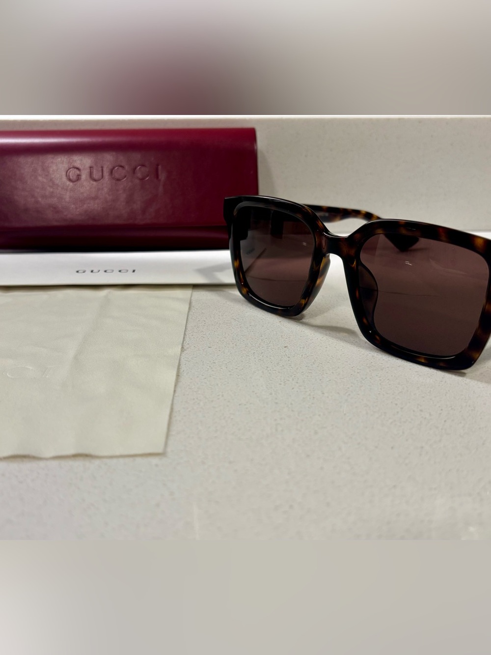Authentic GUCCI Brown Tortoise Unisex Sunglasses - New with Packaging